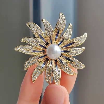 Shiny Pearl Rhinestone Sunflower Hijab Pin